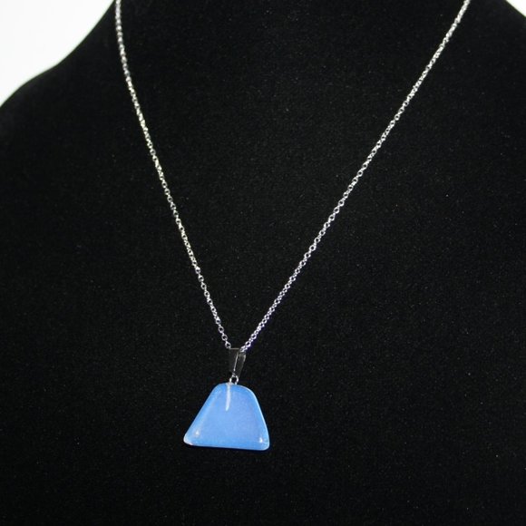 Beautiful silver and opalite necklace 18"